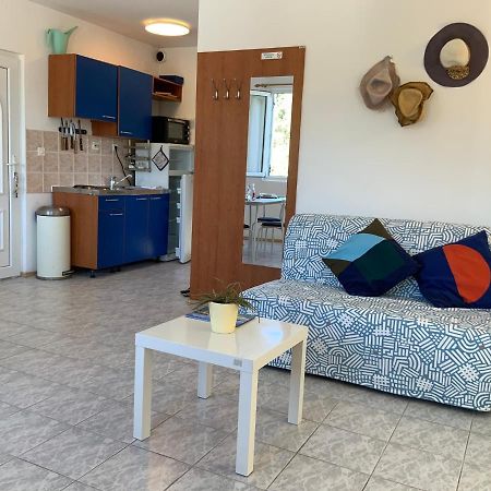 Solenta - Sunny & Bright Apartment Near Beach W Self Checkin Nečujam Εξωτερικό φωτογραφία